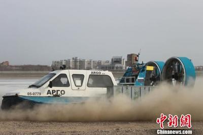 中国黑河至俄罗斯布拉戈维申斯克春季气垫船旅客运输线开通